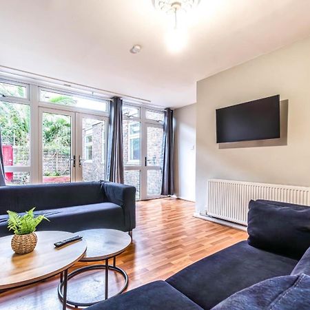 Bright Guest House In Hackney ロンドン エクステリア 写真