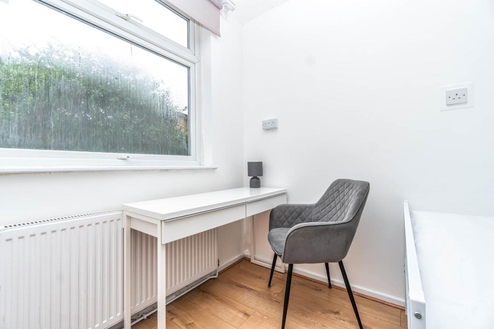 Bright Guest House In Hackney ロンドン エクステリア 写真