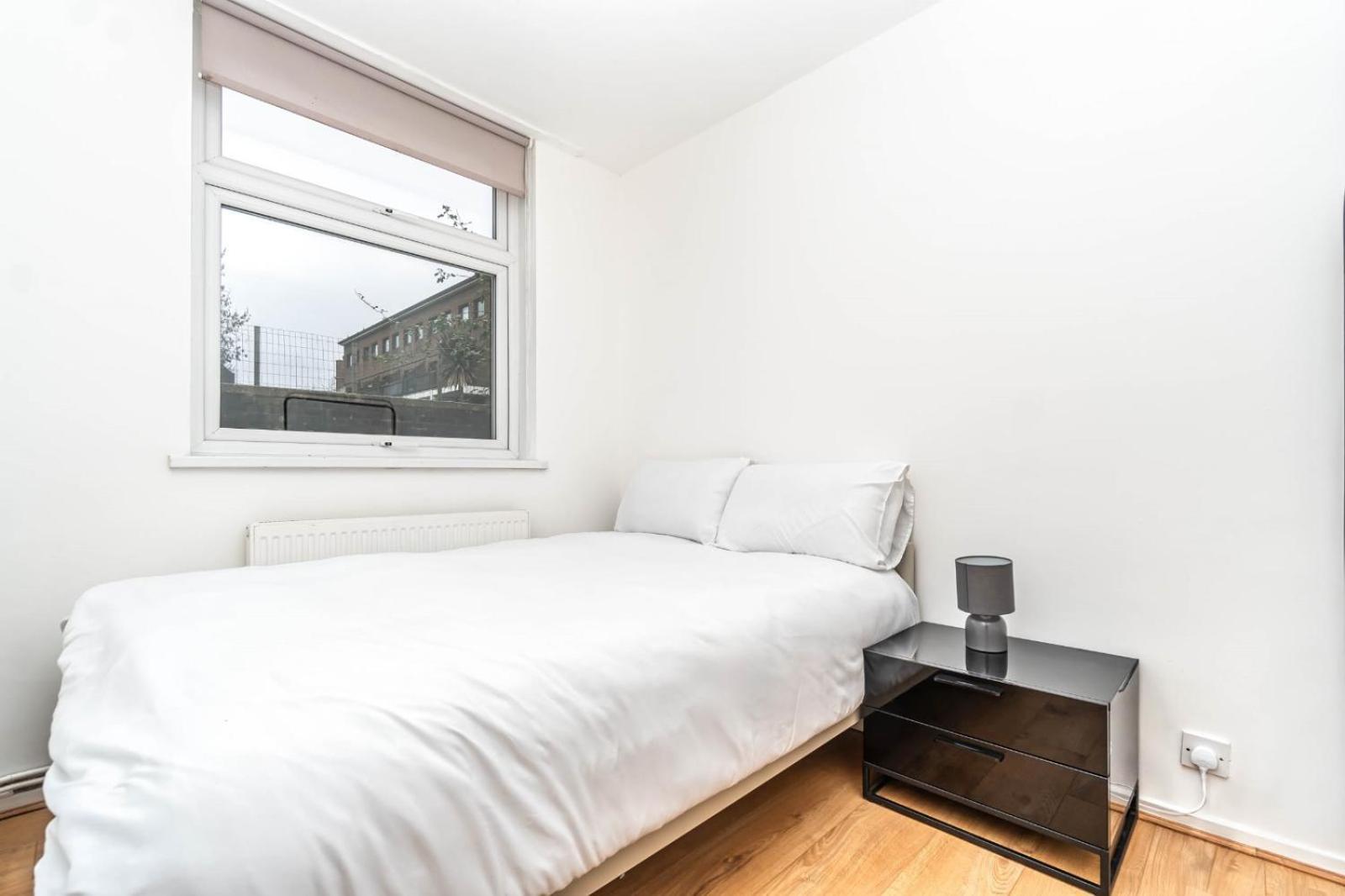 Bright Guest House In Hackney ロンドン エクステリア 写真