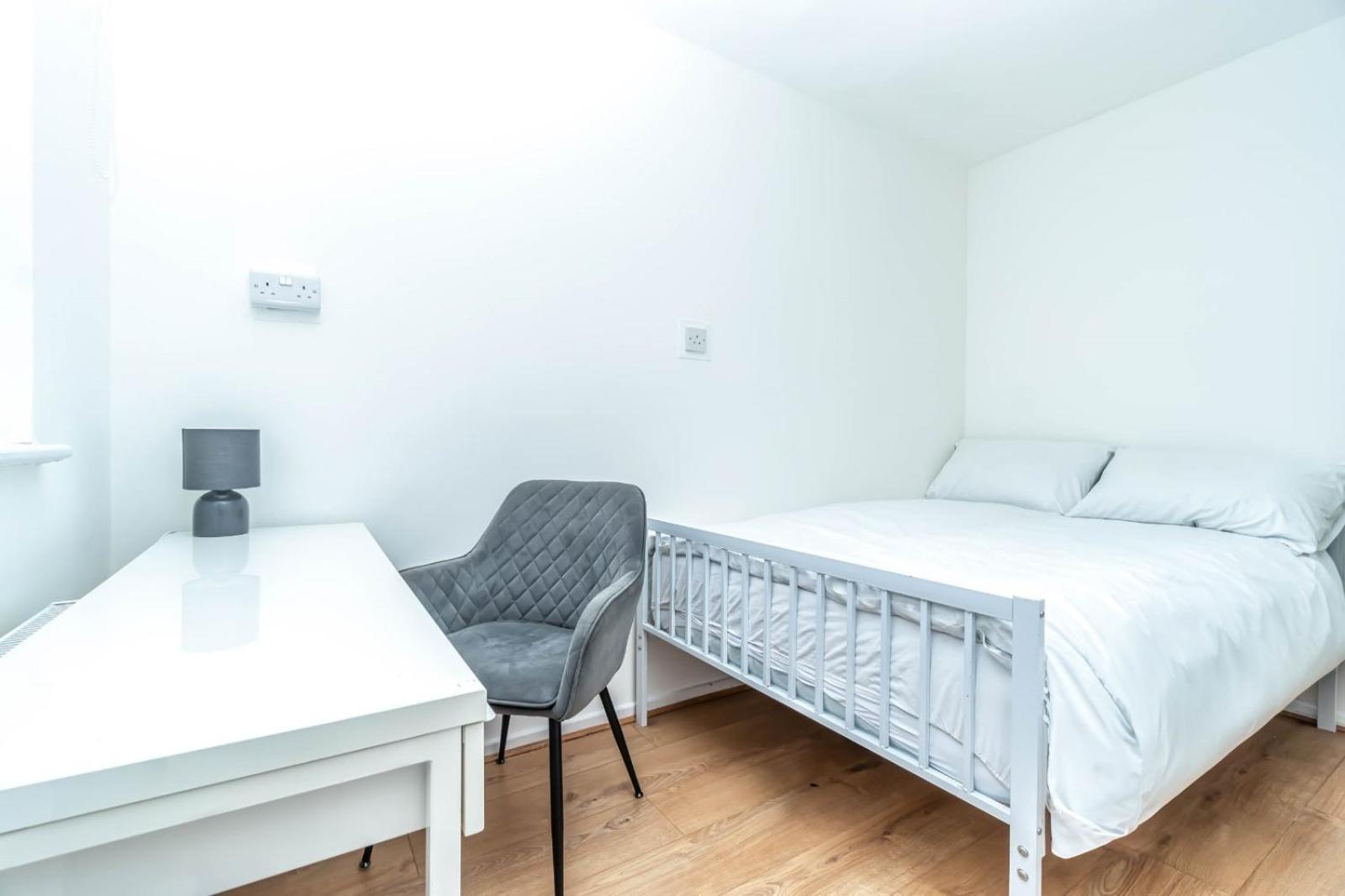Bright Guest House In Hackney ロンドン エクステリア 写真