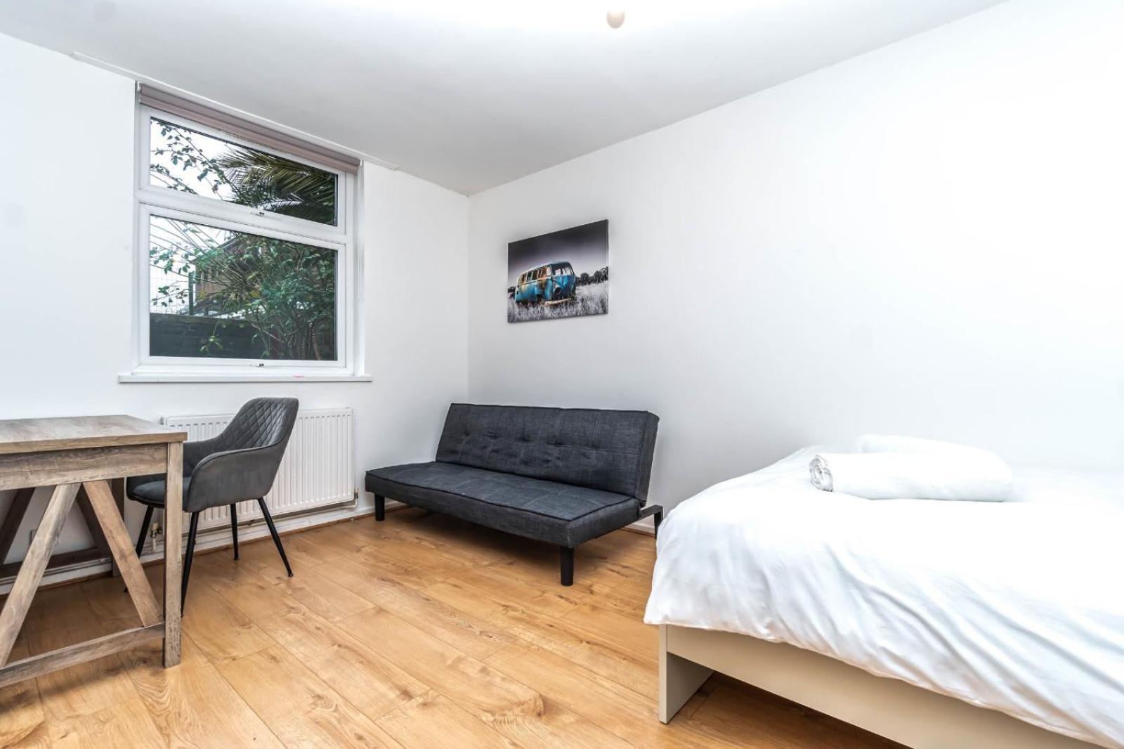 Bright Guest House In Hackney ロンドン エクステリア 写真