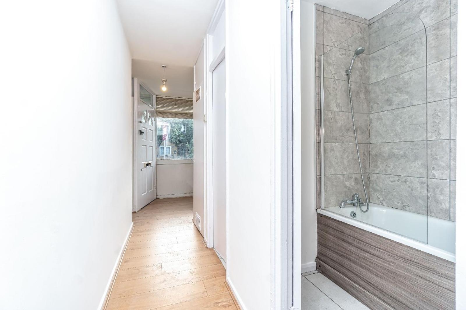 Bright Guest House In Hackney ロンドン エクステリア 写真